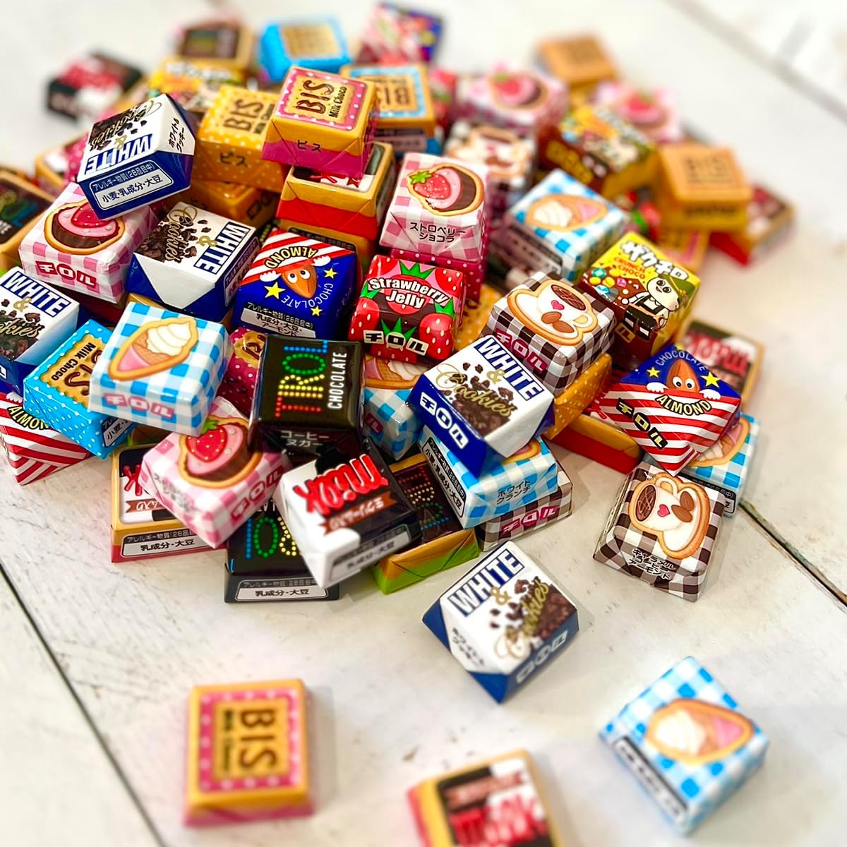チロルチョコ  ギフト・プチギフト・プレゼント用（バラエティ100個・詰め合わせ・アソート・大容量／バレンタイン・ホワイトデー・ハロウィン・クリスマス）